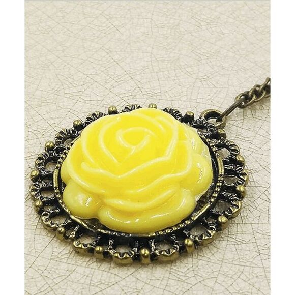 2/$21 Ladies Flower Vintage Style Necklace - Picture 4 of 11